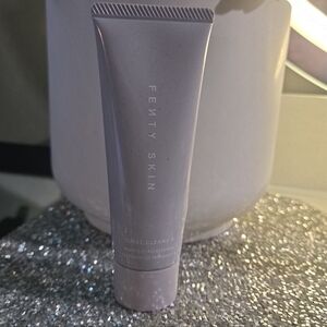 Total Cleanser - Gray Fenty Beauty